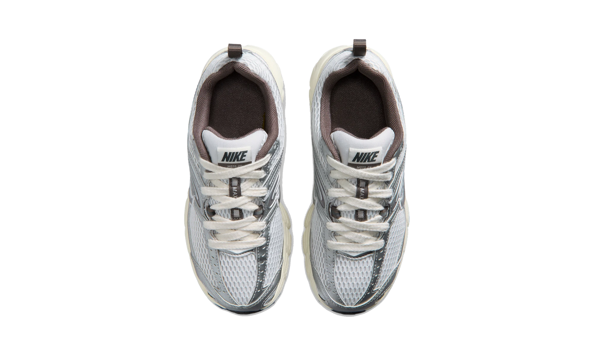 Nike Air Max Moto 2K Platinum Tint/Cave Stone/Anthracite/Metallic Silver