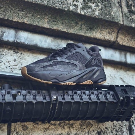 Adidas Yeezy Boost 700 Utility Black, Utility Black/Utility Black/Utility Black (FV5304)