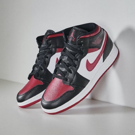 Air Jordan 1 Mid Bred Toe, Black/Noble Red-White (554724-066 / 554725-066)