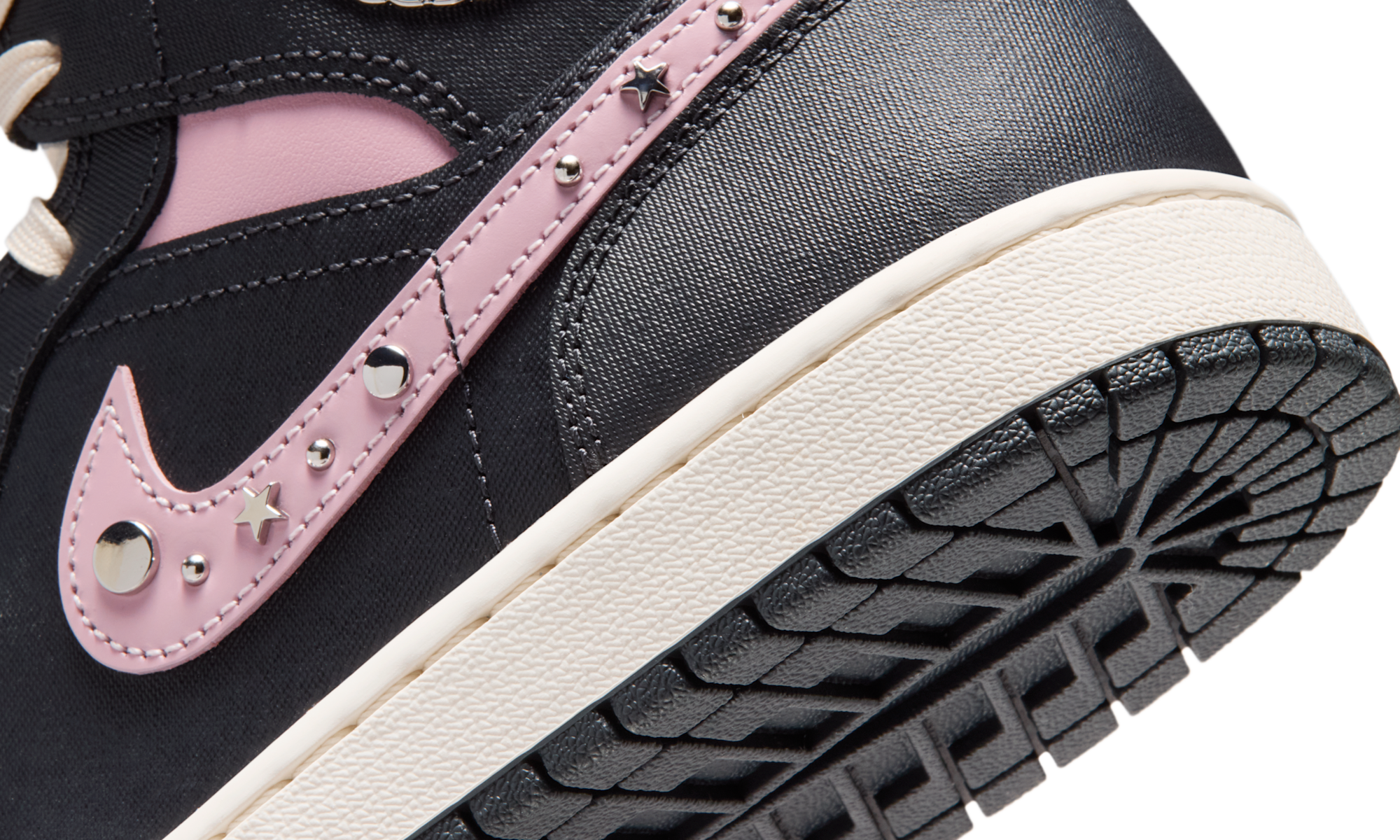 Air Jordan 1 Mid SE Iced Carmine