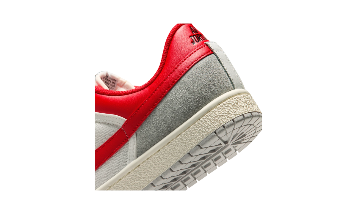 Air Jordan Skyline Low Summit White University Red Smoke Grey