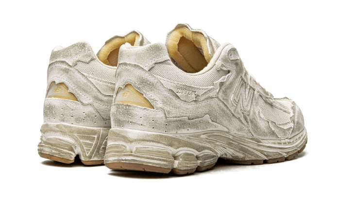 New Balance 2002R Protection Pack Distressed, NB White/Gum (M2002RDG)