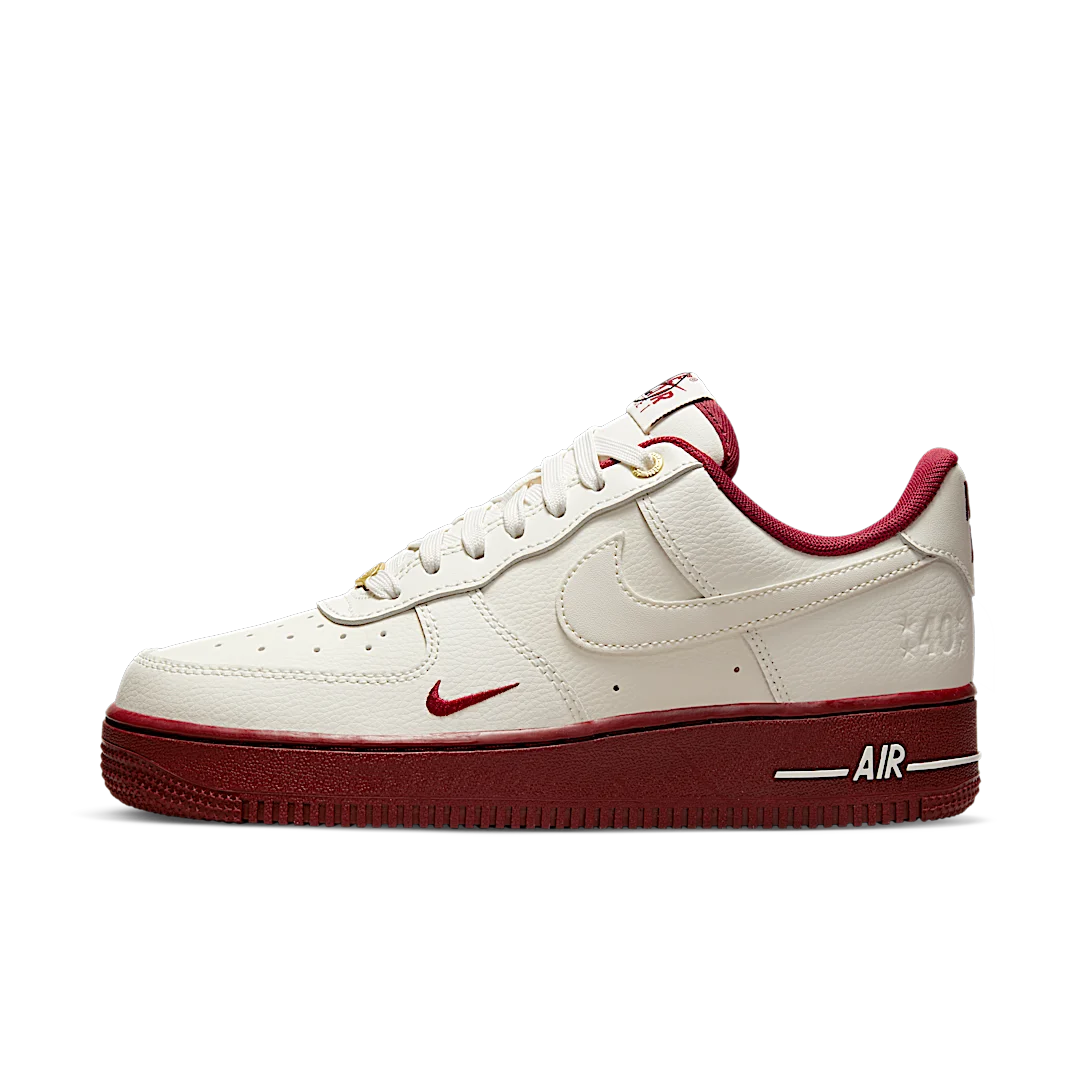 Nike Air Force 1 Low '07 SE 40th Anniversary Edition Sail Team Red, Sail/Metallic Gold/Black/Team Red (DQ7582-100)