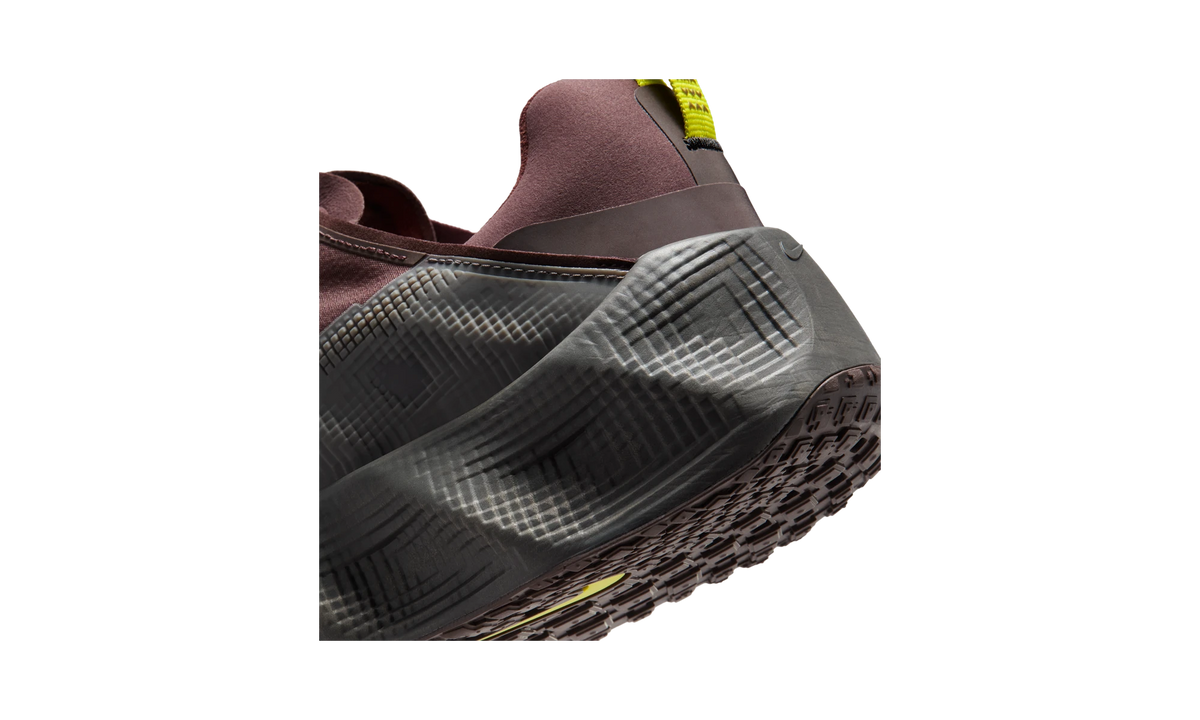 Nike Ava Rover Earth Black Bright Cactus