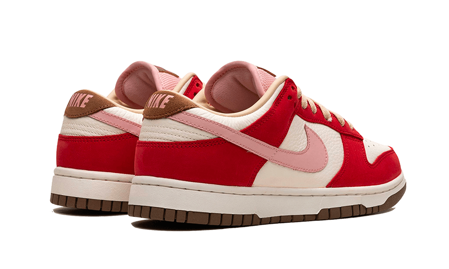 Nike Dunk Low PRM Bacon, Sport Red/Sheen/Sail/Medium Brown (FB7910-600)