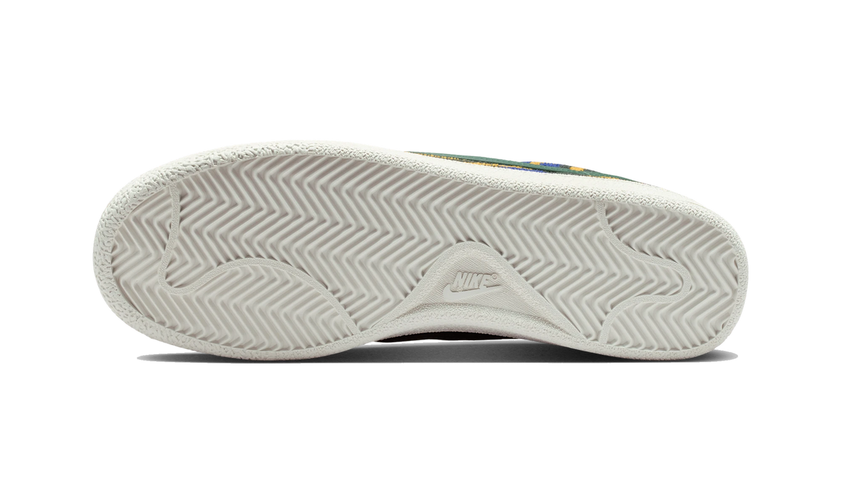 Nike Tennis Classic Premium Fir White Sail