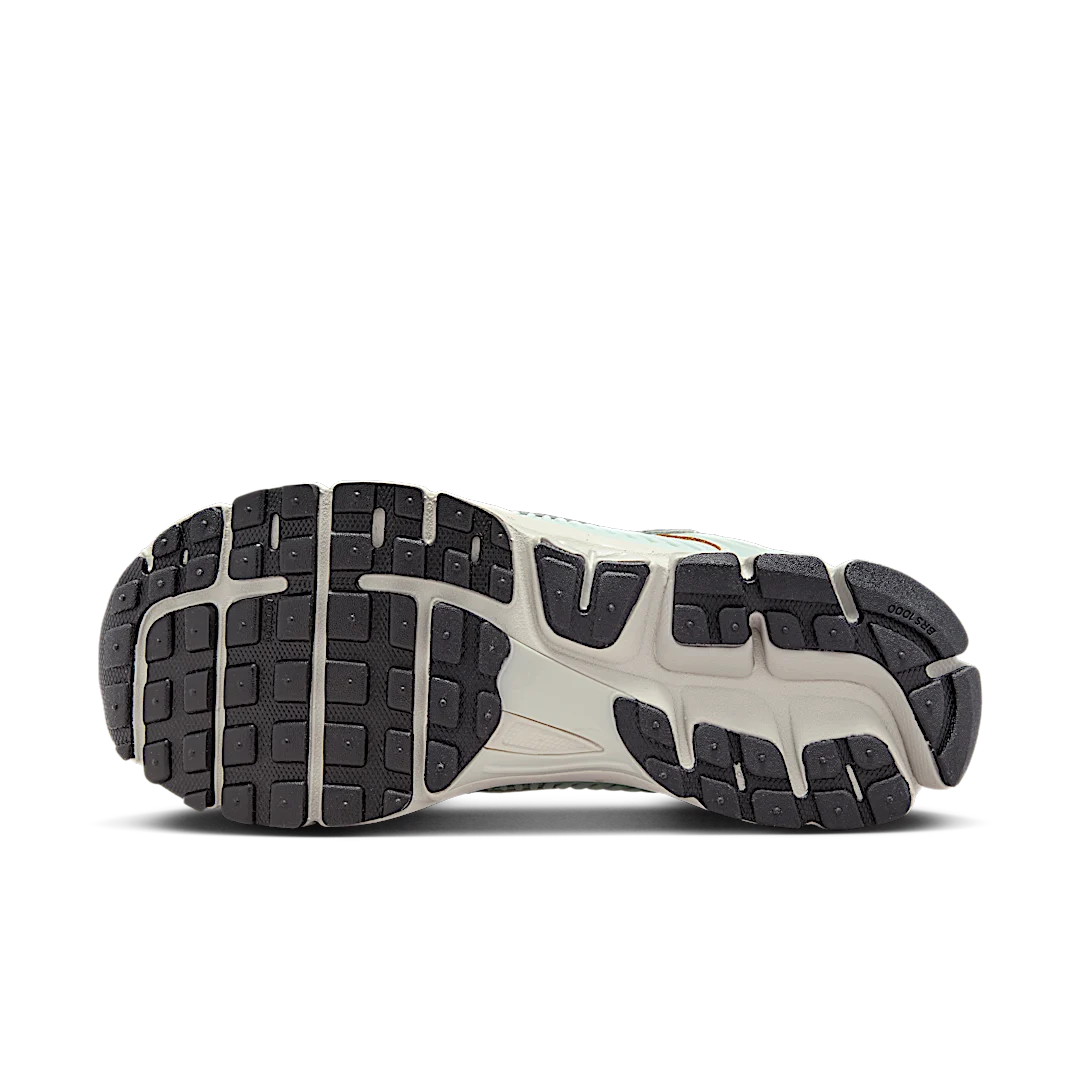 Nike Zoom Vomero 5 Light Silver Chrome, Light Silver/Chrome/Light Bone/Black/Light Iron Ore (FN6742-001)