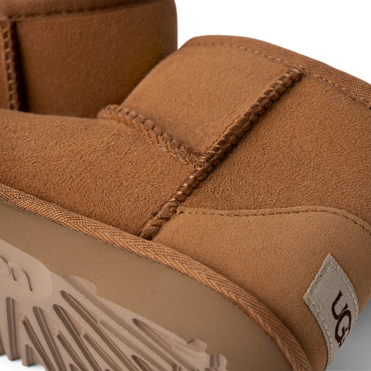 UGG Classic Mini Boot II Boot Chestnut (Kids), Chestnut (1017715K-CHE)