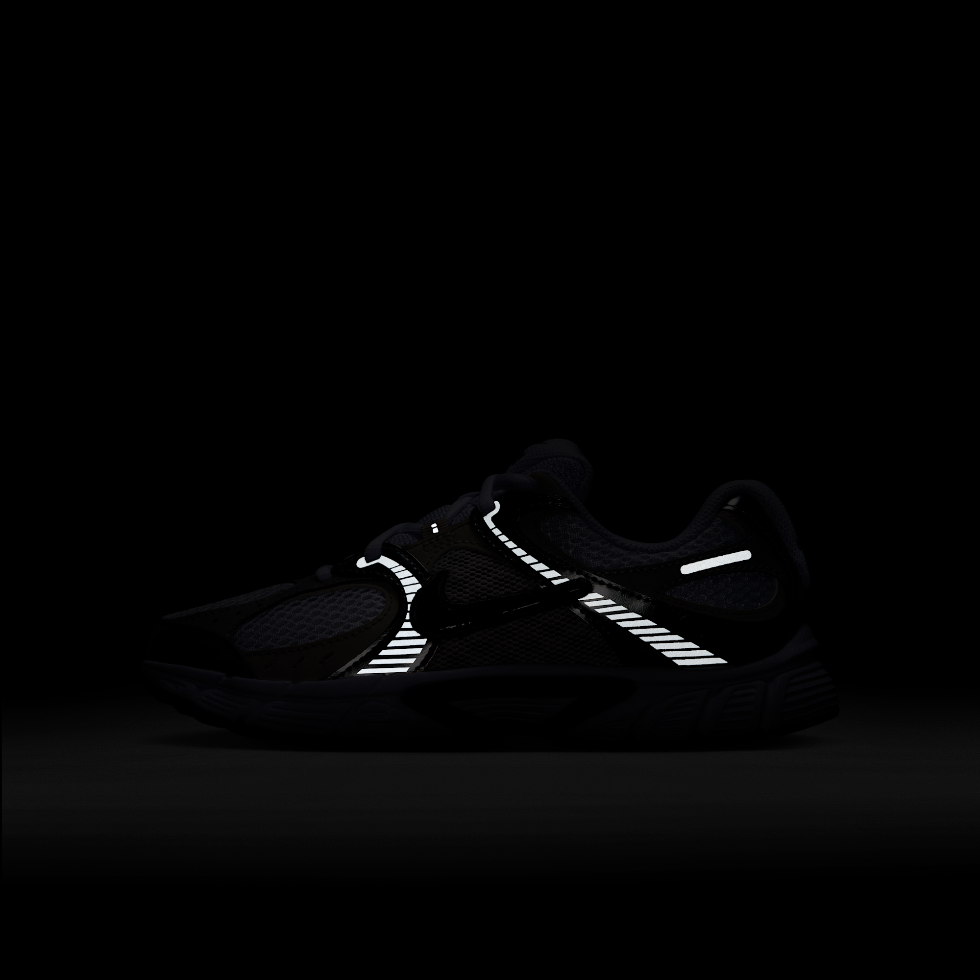 Nike V5 RNR White/Vast Grey/Metallic Silver/Malachite