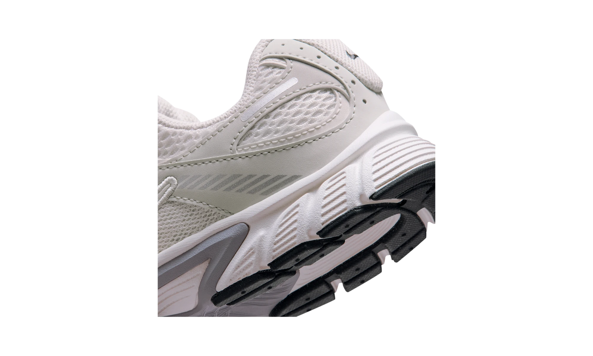 Nike V5 RNR Phantom/Light Bone/Light Smoke Grey/Sail
