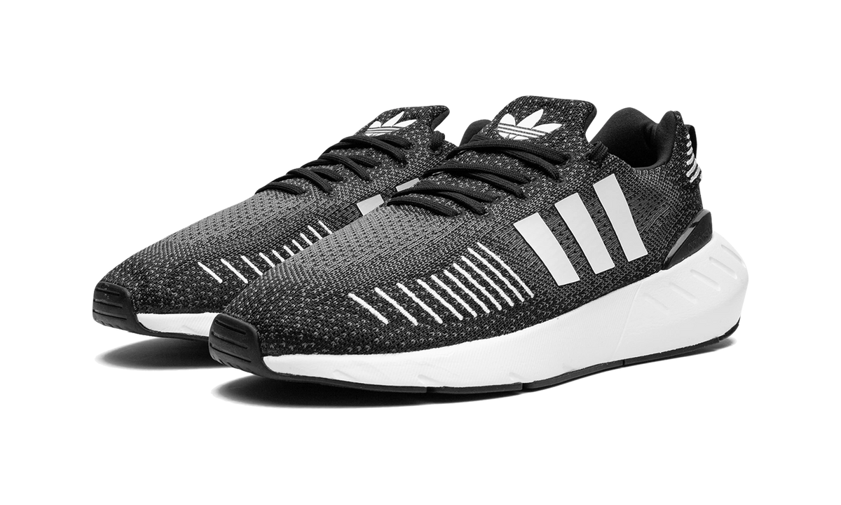 Adidas Swift Run 22 Black White