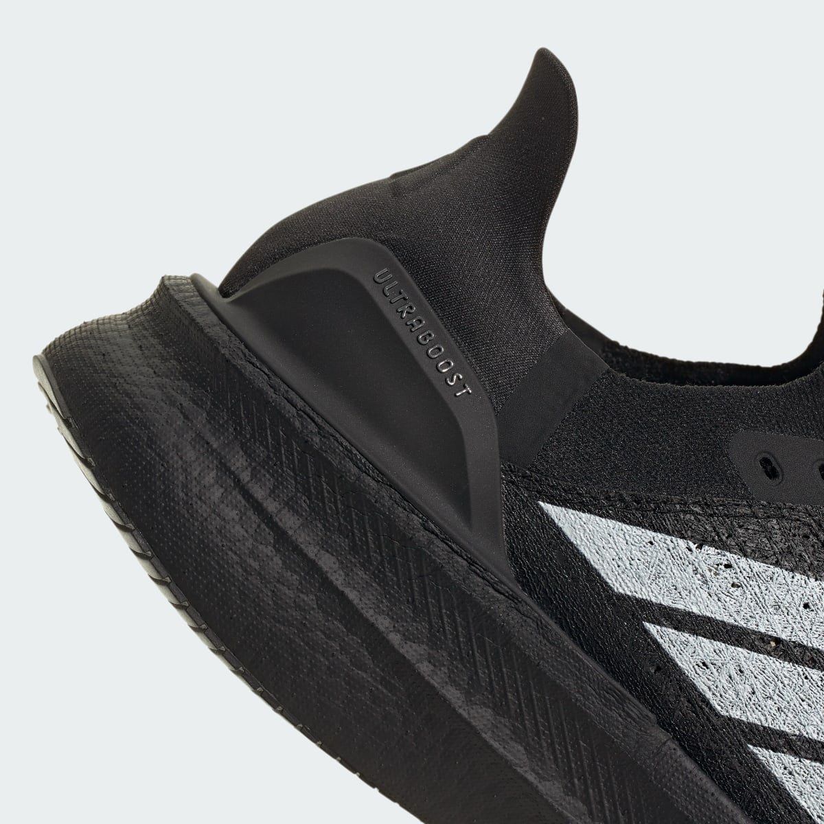 Adidas Ultra Boost 5 Strung Core Black Cloud White Iron Metallic