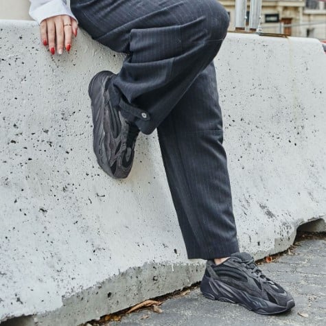 Adidas Yeezy Boost 700 V2 Vanta, Vanta/Vanta/Vanta (FU6684)