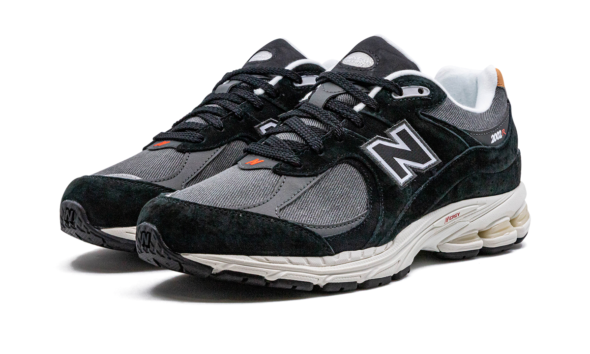 New Balance 2002R Black Sepia