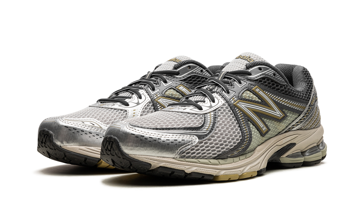 New Balance 860v2 Earth