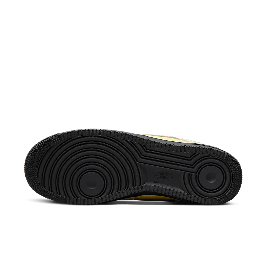 Nike Air Force 1 Low '07 LX Somos Familia, Sanddrift/University Red-Lemon Wash-Dark Smoke Grey (DZ5355-126)