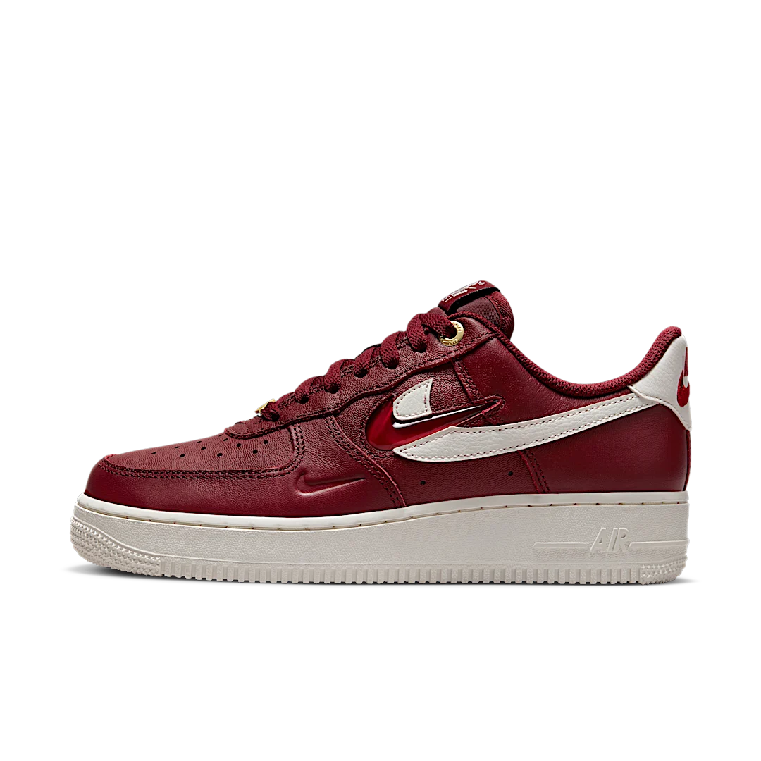 Nike Air Force 1 Low '07 Premium History Of Logos Team Red, Team Red/Gym Red/Team Red/Sail (DZ5616-600)