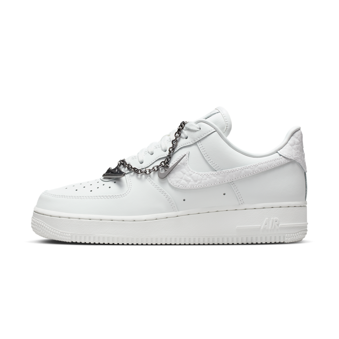 Nike Air Force 1 '07 Low Summit White Mini Charm, Summit White/White/Metallic Silver/Summit White (IM6485-121)