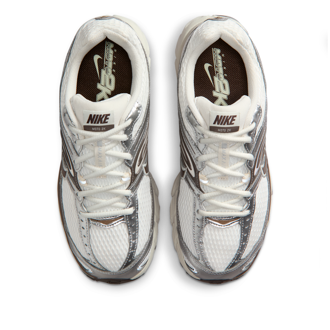 Nike Air Max Moto 2K Phantom Silver Baroque Brown, Phantom/Metallic Silver/Light Bone/Baroque Brown (IO1915-030)