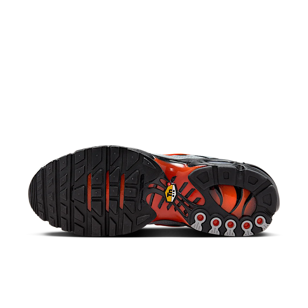 Nike Air Max Plus Wolf Grey Picante Red, Wolf Grey/Black/White/Picante Red (DM0032-011)