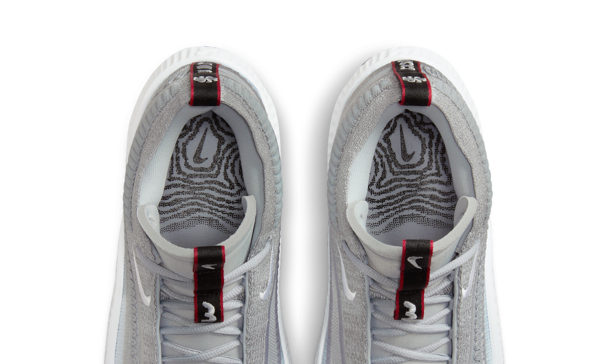 Nike Cosmic Unity 3 Silver Bullet