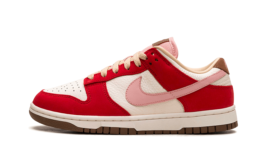 Nike Dunk Low PRM Bacon, Sport Red/Sheen/Sail/Medium Brown (FB7910-600)