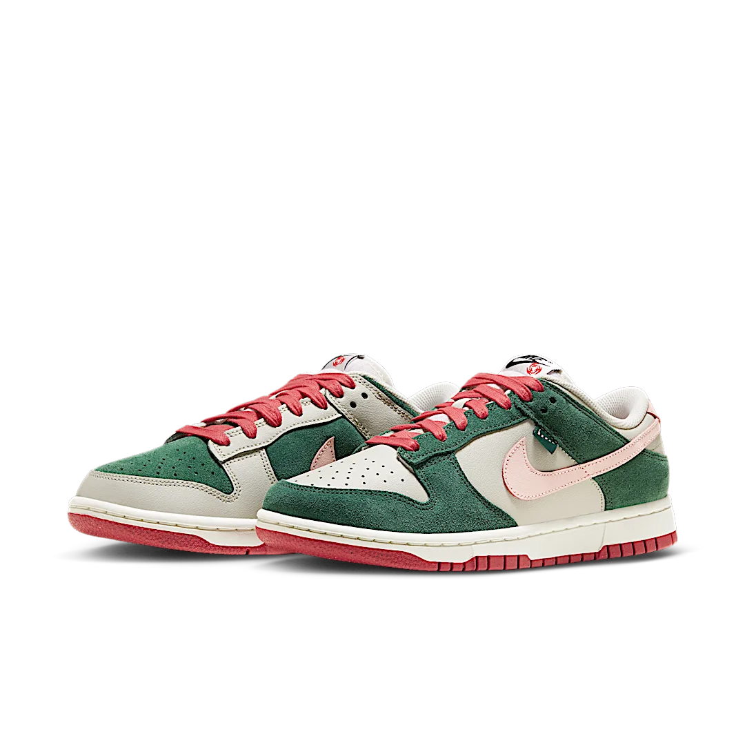 Nike Dunk Low SE All Petals United Fir Green, Light Bone/Pink Bloom-Sail-Fir-Adobe (FN8923-061)