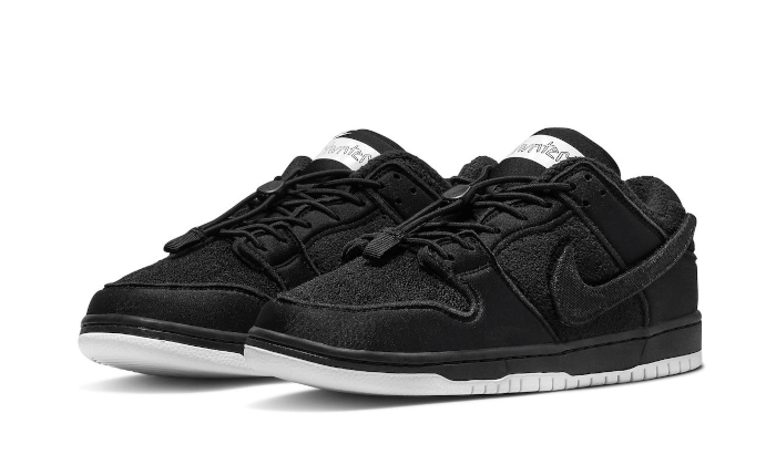 Nike SB Dunk Low Gnarhunters, Black/Black/White (DH7756-010)