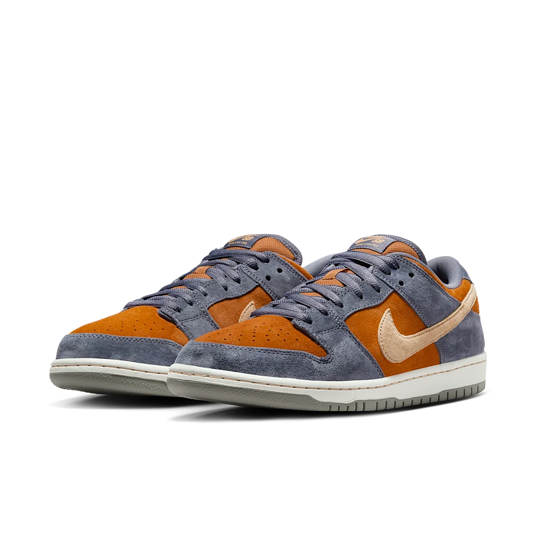 Nike SB Dunk Low Light Carbon Monarch, Light Carbon/Sesame/Monarch/Summit White/Dark Stucco (HF3063-002)