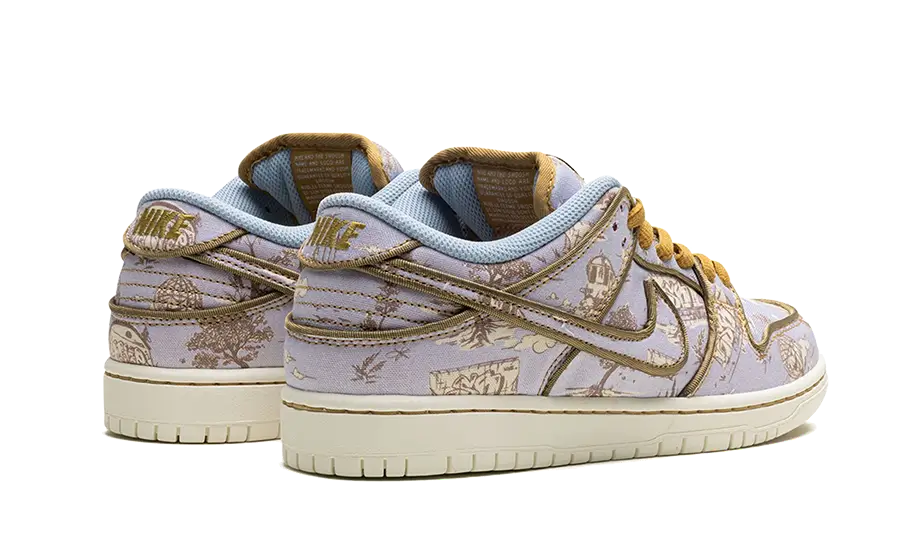 Nike SB Dunk Low Premium City of Style, Football Grey/Coconut Milk-Khaki-Flat Gold-Sail-Dragon Red (FN5880-001)