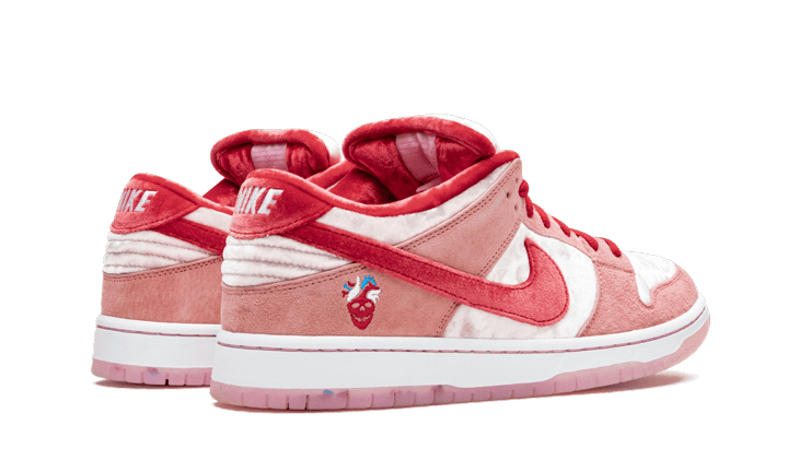 Nike SB Dunk Low StrangeLove Skateboards (Special Box), Pink/Red-White (CT2552-800)