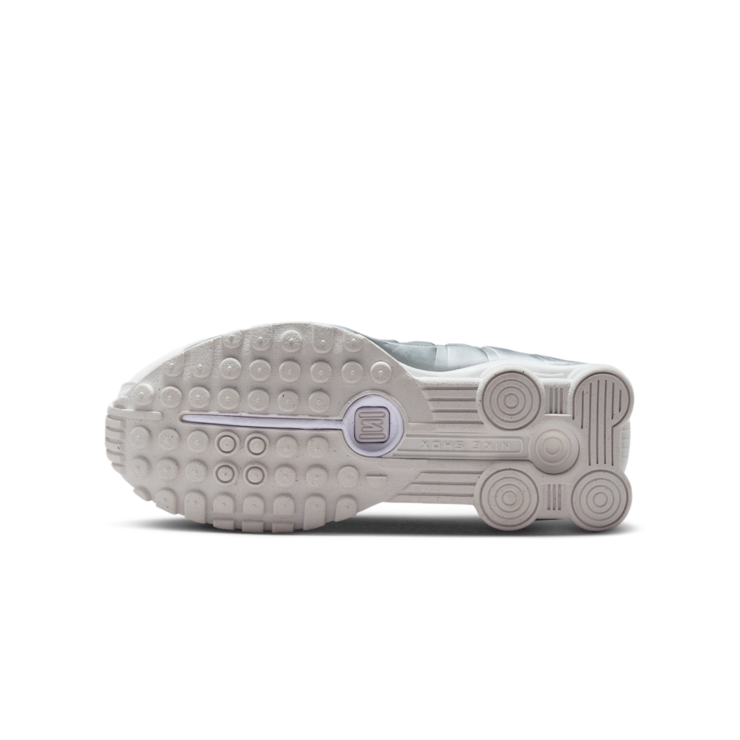 Nike Shox R4 White Bright Crimson Metallic Silver, White/White/Bright Crimson/Metallic Silver (CW2626-101)