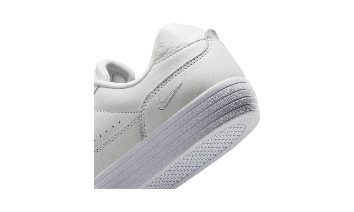 Nike Tennis Centre White