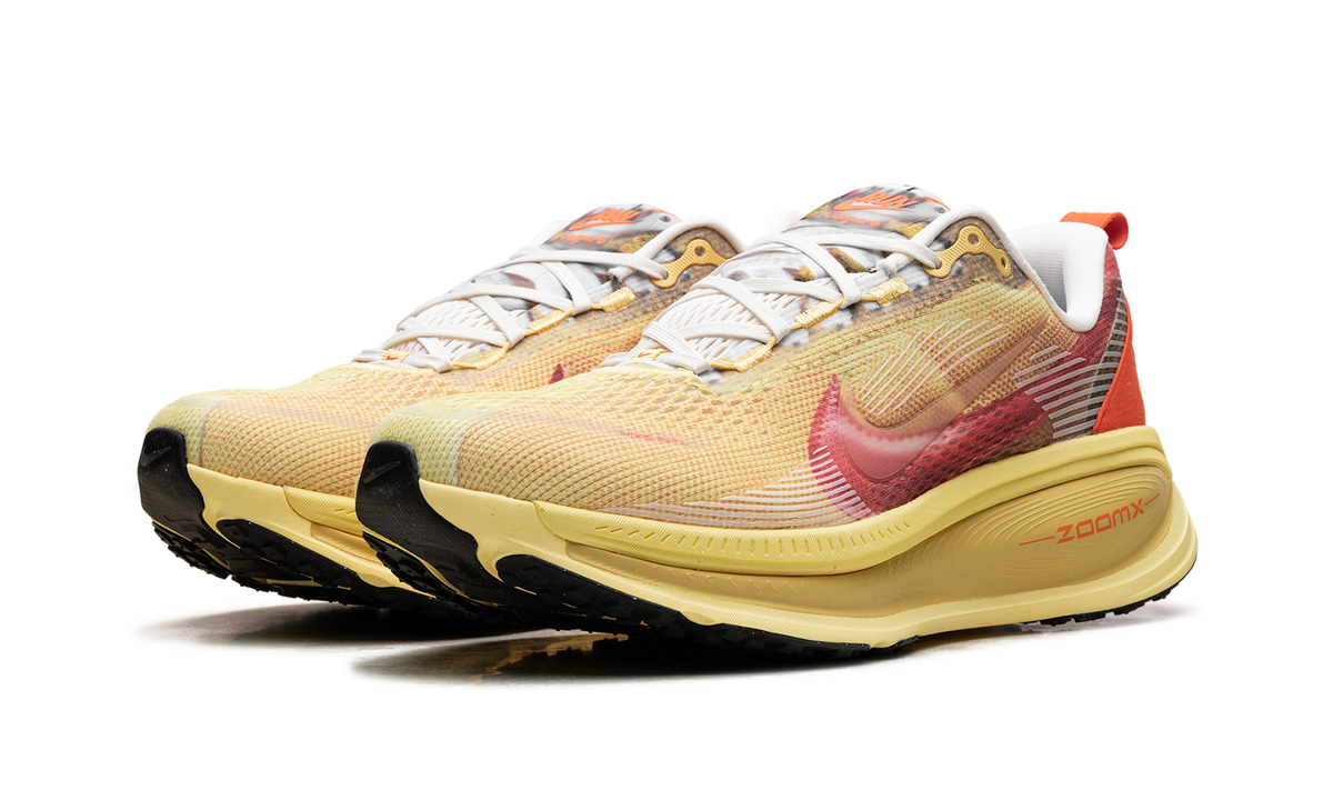 Nike Vomero 18 SE International Running Pack LD-1000